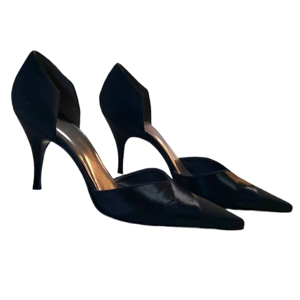 VERA Wang by Stuart Weitzman Black Satin Pointed Toe Pump Color Black, Size 7.5M